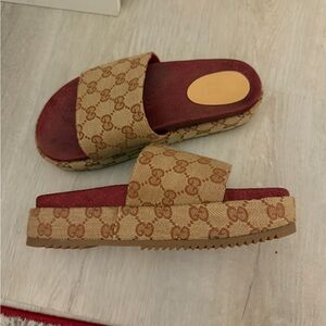 Gucci Women's Beige and Red Slide platforms size US 7